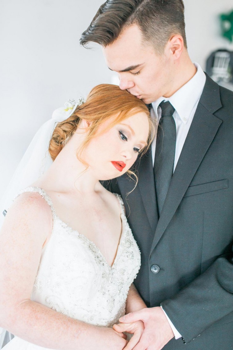 Модель с синдромом Дауна Маделин Стюарт приняла участие в красивой свадебной фотосессии