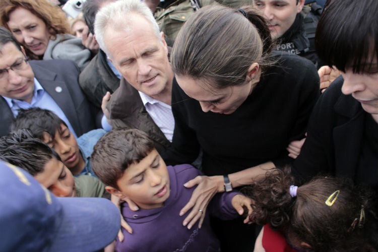 12 фотографий Анджелины Джоли, убеждающей мир помочь сирийским беженцам