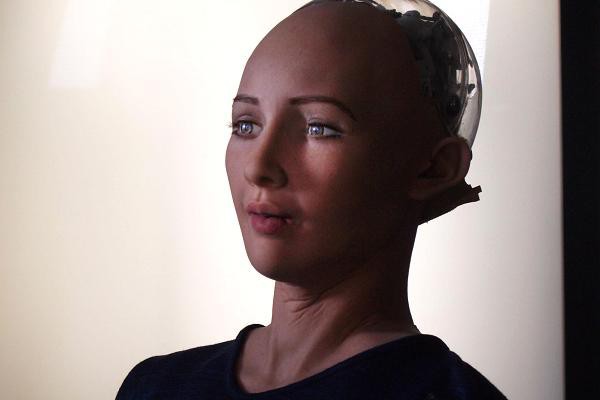 Человекоподобный робот заявил, что будет уничтожать людей
