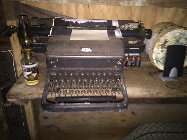 Старая печатная машинка.