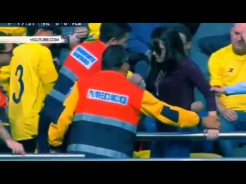 Лионель Месси попал мячом в голову болельщице «Вильярреала»: видео 
