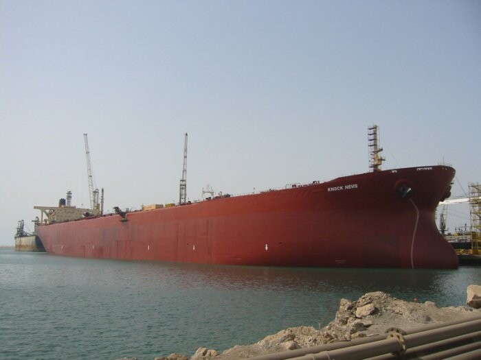 Самым большим в мире танкером был норвежский супертанкер «Knock Nevis». Его дедвейт составлял 564 763 тонны.