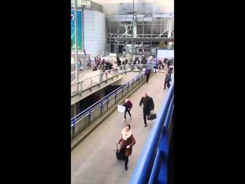 В аэропорту Брюсселя произошли два мощных взрыва 