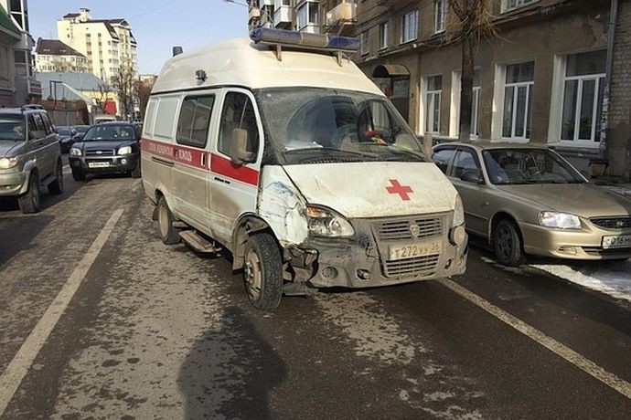 Пьяный водитель скорой помощи протаранил семь машин в Воронеже