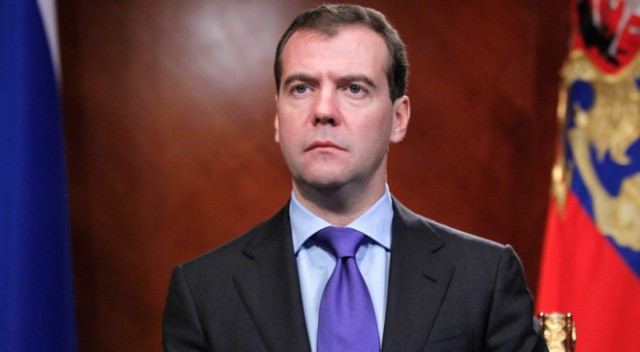 «Начальник СБУ Грицак, заявивший о причастности России к терактам в Брюсселе, — придурок», — написал Медведев.