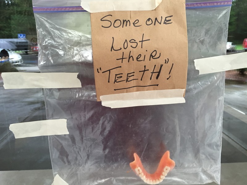 Кто-то потерял свои зубы .