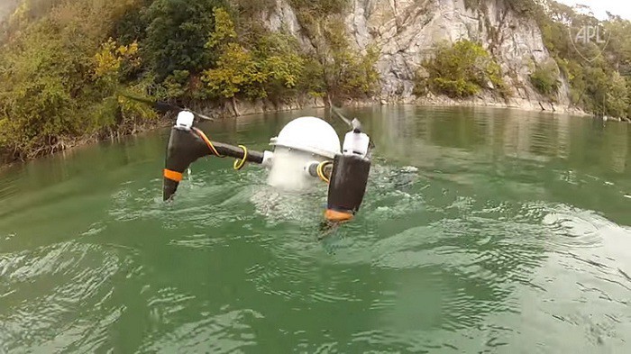 Подводный квадрокоптер, способный взлетать из-под воды