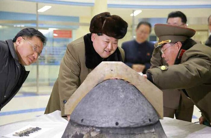 Ким Чен Ын принимает испытания по степени защиты боеголовки