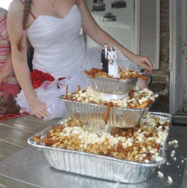 А вот что бывает, когда невеста сама берется за приготовление свадебного торта 