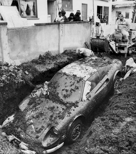 6. "Феррари", откопанный во дворе дома в Лос-Анджелесе в 1978 году