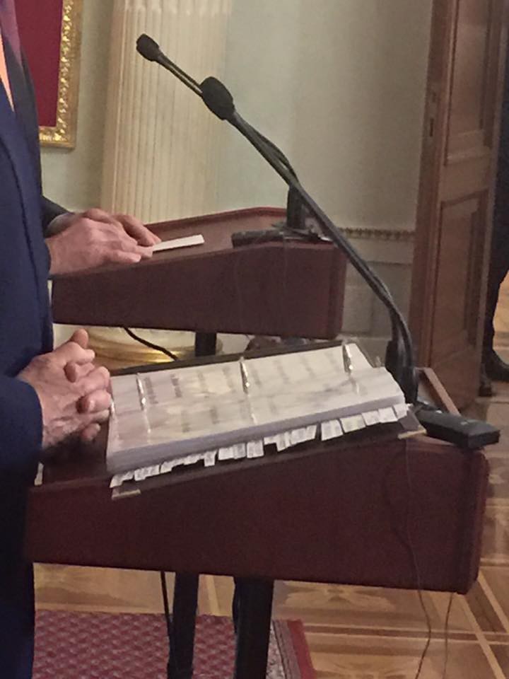 Дарю инсайд ))) Лавров выходит на пресс-конференцию с листочком. Керри - с папкой. По времени говорят одинаково.
