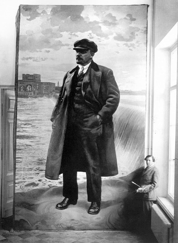 Художник И. Бродский у портрета В.И. Ленина, написанного им для зала заседаний Смольного. 