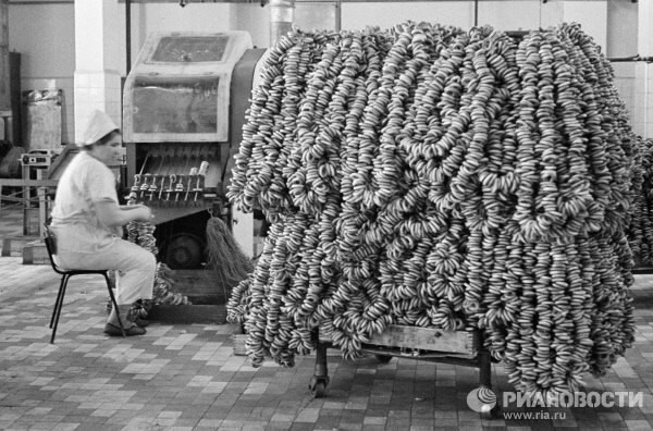 Бараночный завод в Москве, 1967 год.