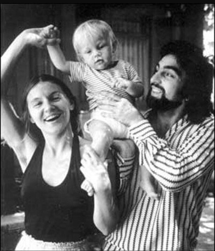 Леонардо Ди Каприо с родителями, 1970-е.