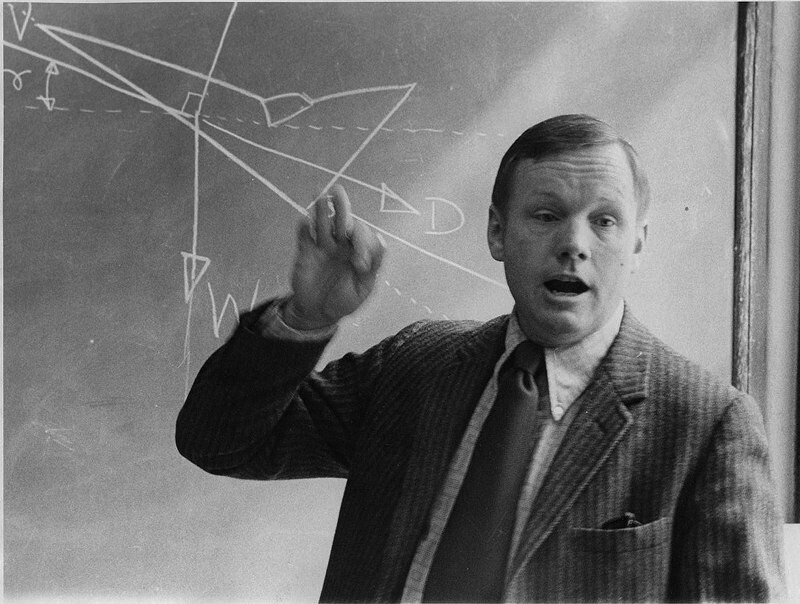 Астронавт Нейл Армстронг преподает в Университете Цинцинатти, 1974 год.