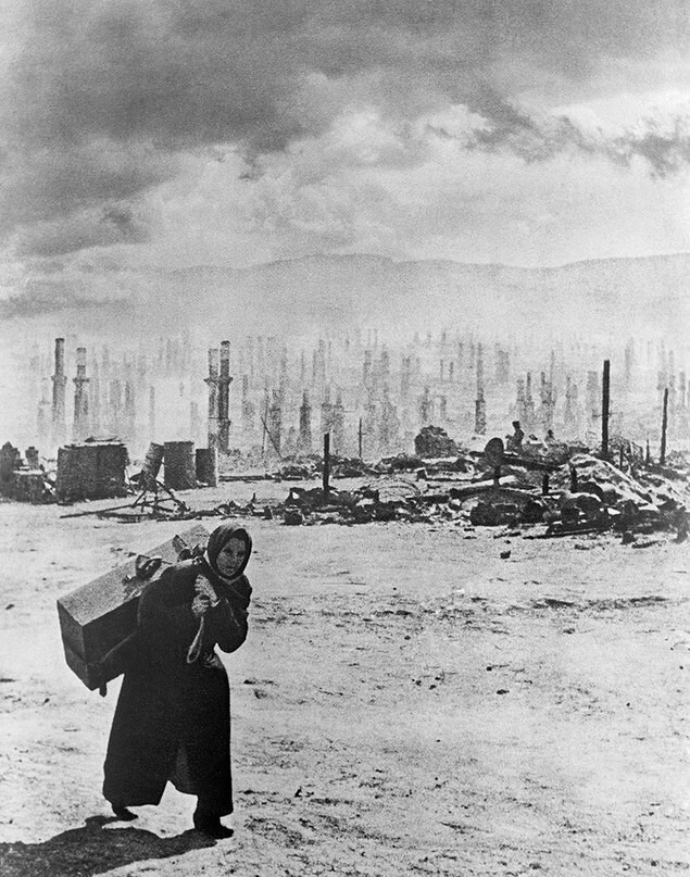 Мурманск после бомбардировок, 1942 год