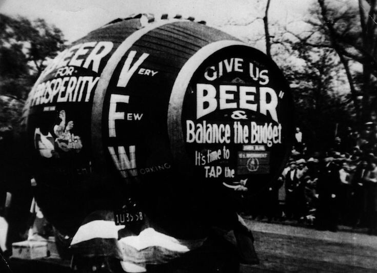В 1920-е гг. в эпоху сухого закона в Америке протестующие вышли на демонстрацию с огромной бочкой пива, ясно давая понять, что им нужно.