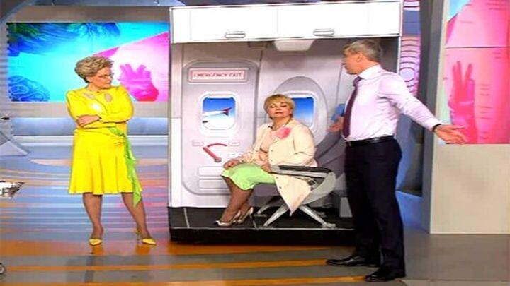 В передаче Елены Малышевой рассказали, как одеться, чтобы медленнее гореть в авиакатастрофе