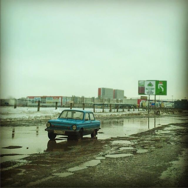 Омские дороги выглядят так, как будто там закончилась не зима, а война