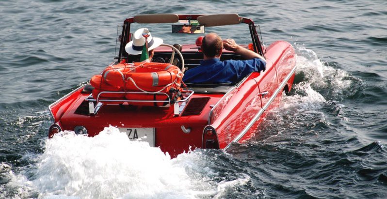 Плавающий автомобиль Amphicar