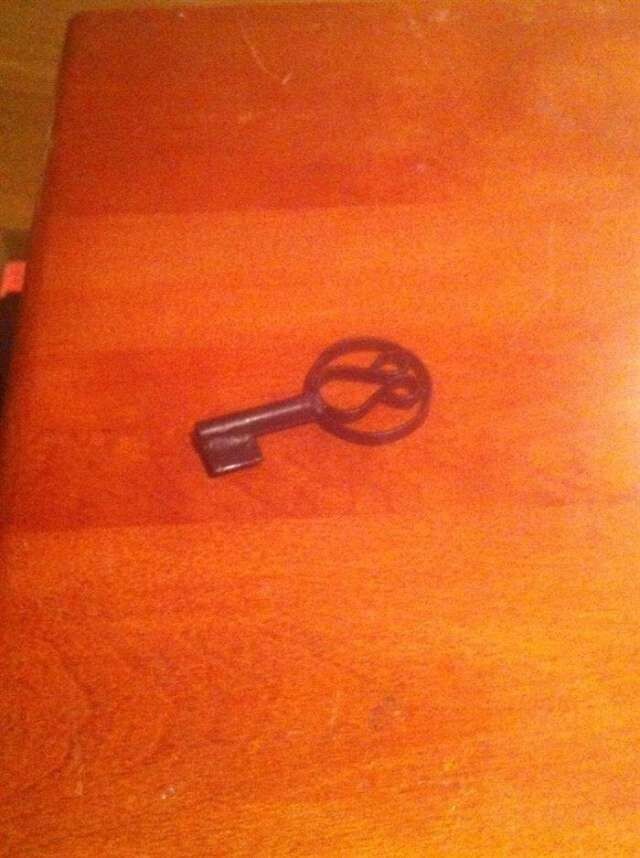 "Ещё мы нашли вот этот ключ и не имеем ни малейшего понятия, что он открывает".