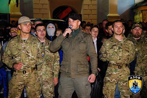 Азов вытесняет Правый Сектор из Украины