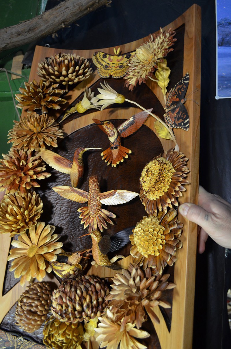 Крымский мастер создает цветные творения из дерева без красок