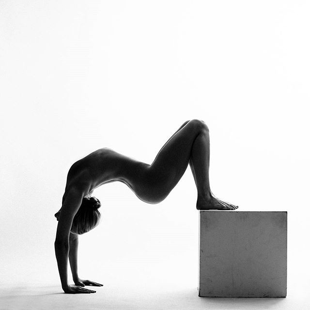 Обнажённая йога – фотографии, которые вдохновляют заняться своим телом