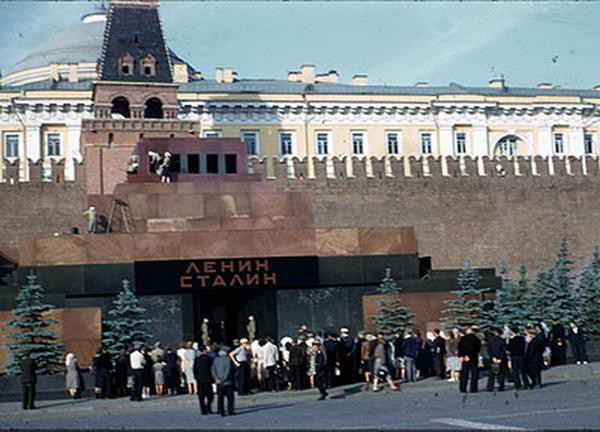 7 загадок выноса тела Сталина из Мавзолея