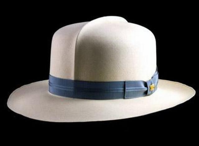 Соломенная шляпа  Стоимость: 100 000 долларов