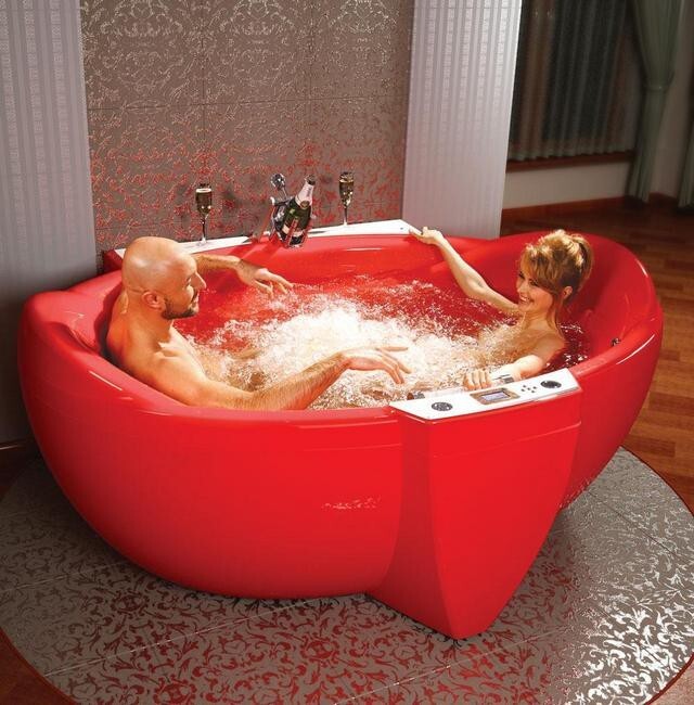 Дорогая ванна  Стоимость: 47 000 долларов
