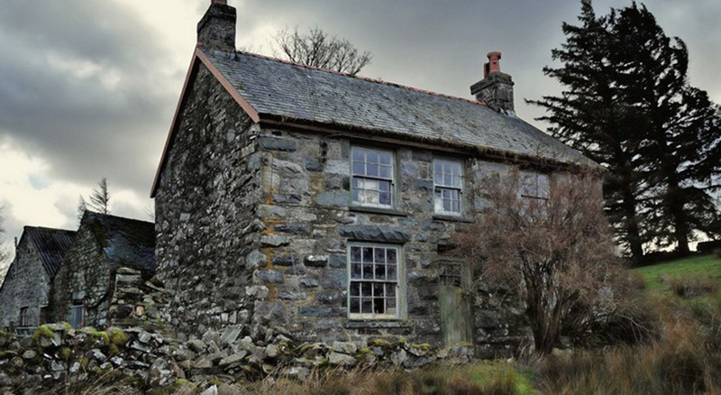Дом в облаках: в Уэльсе нашли заброшенный дом, в который никто не заходил 60 лет
