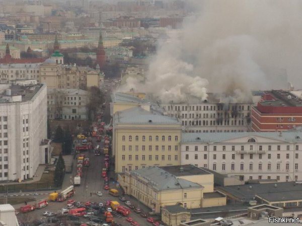 В Москве горит здание Министерства обороны