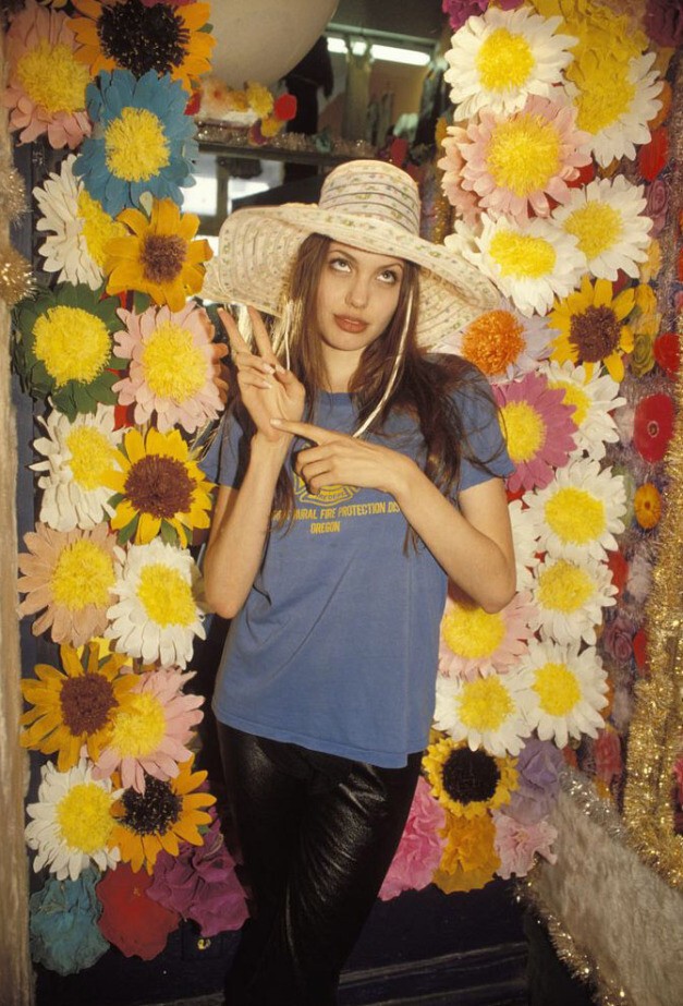 Анджелина Джоли в 1994 году