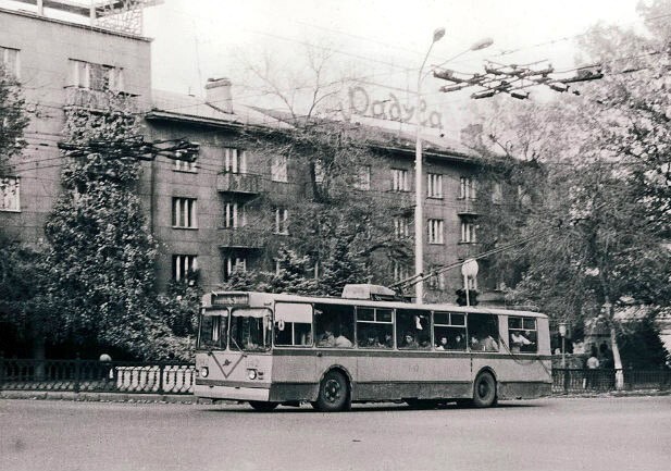 1990. Коммунистический - Гоголя, магазин Радуга