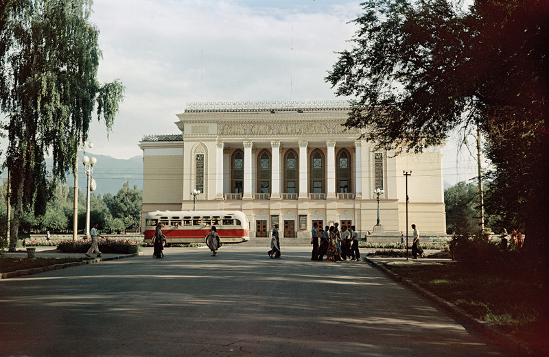 1957. Казахский государственный академический театр оперы и балета имени Абая