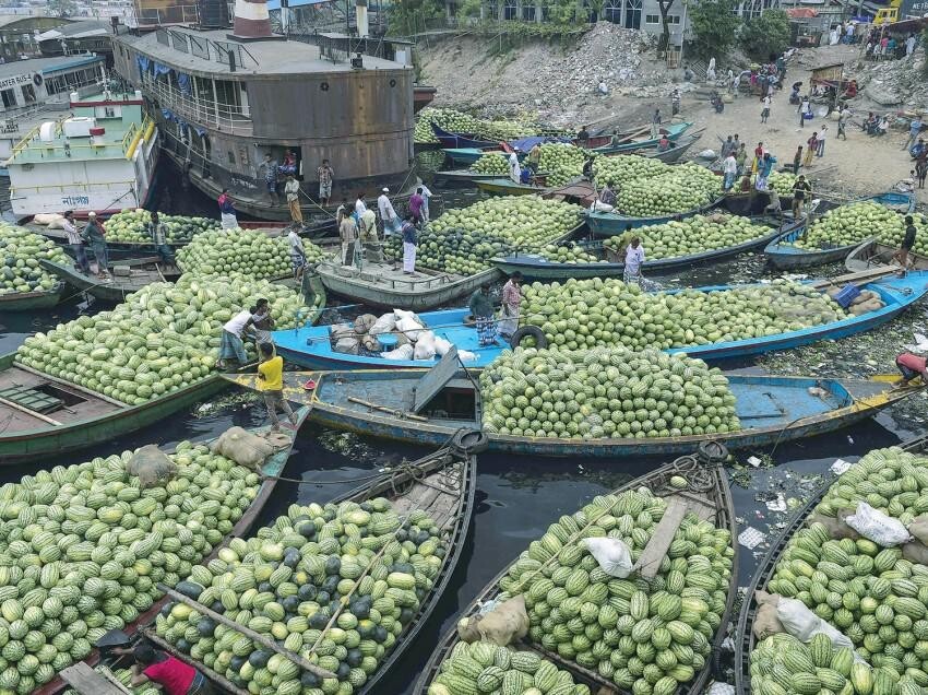 Плавучий рынок арбузов