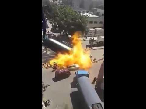 Опрокинувшийся бензовоз взорвался на улице в Египте 