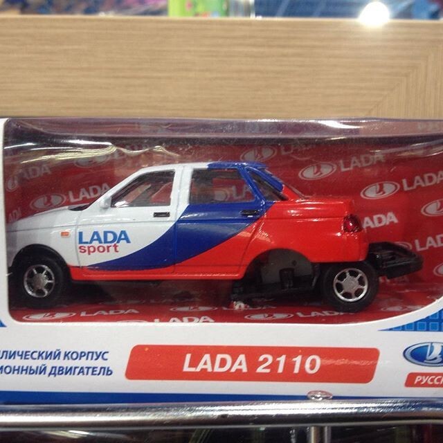 Даже на фабриках игрушек точно знают, как должен выглядеть новый русский автомобиль 