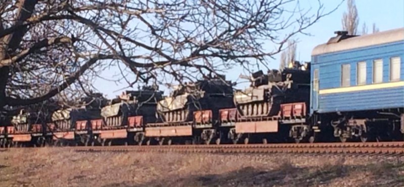  Херсонщина продолжает наводняться военной техникой: в регион прибыл очередной крупный эшелон ВСУ 