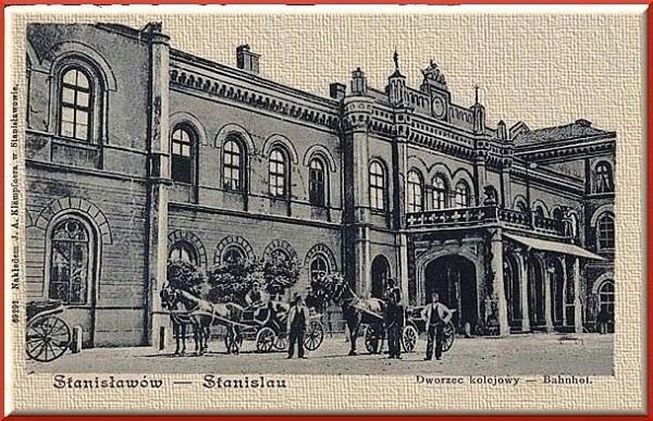 Большой вокзал был построен и  городе в 1866 году.  