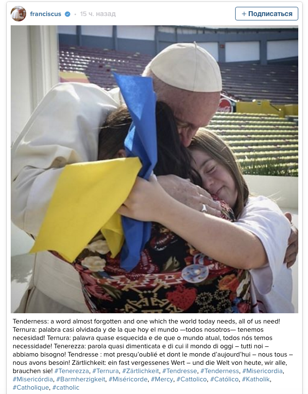 Фото Папы Римского с лентами больных синдромом Дауна, свидомые приняли за солидарность с Украиной