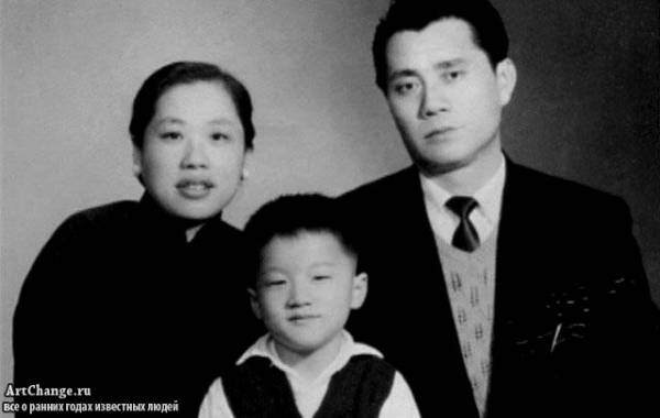 Джеки Чан с отцом Чарльзом и мамой Лили