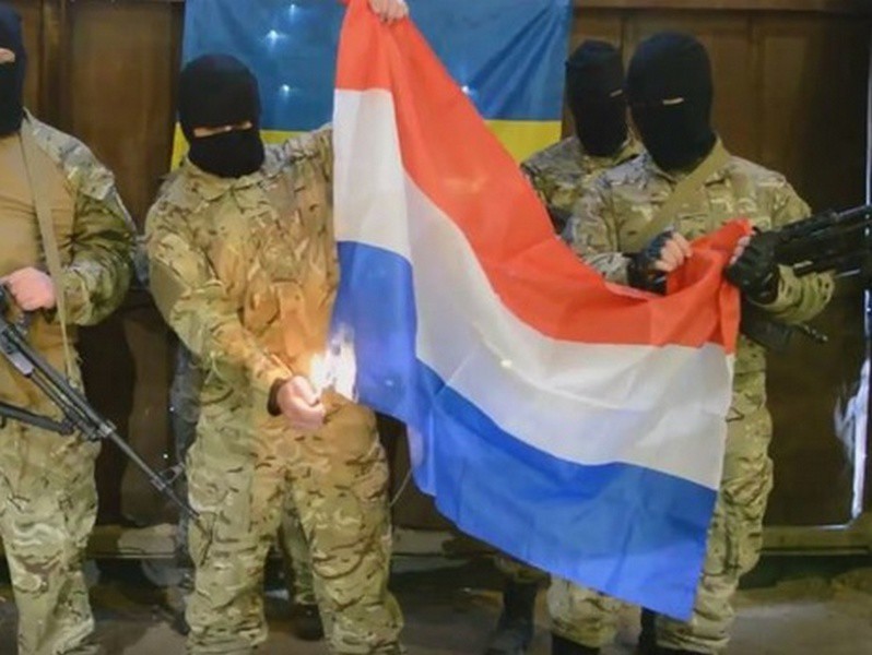 Удивление Нидерландского издания: "Украинские политики клялись нам в вечной любви, а теперь мы видим