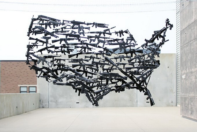 №10 Майкл Мерфи - американский современный художник, создает сложные конструкции из обычных предметов