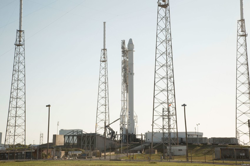 Компания SpaceX сегодня попытается ещё раз посадить ступень своей ракеты на п...
