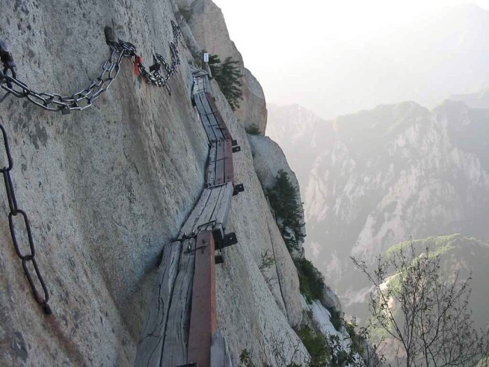 Самая опасная пешая тропа в мире, гора Хуашань, Китай