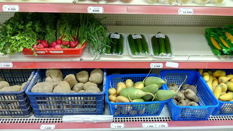 Цены на овощи бросовые, но вряд ли это конкурент базару.