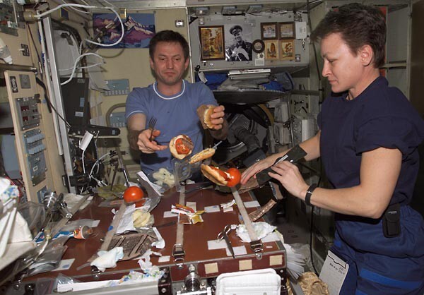 Где и как готовят пищу для космонавтов?