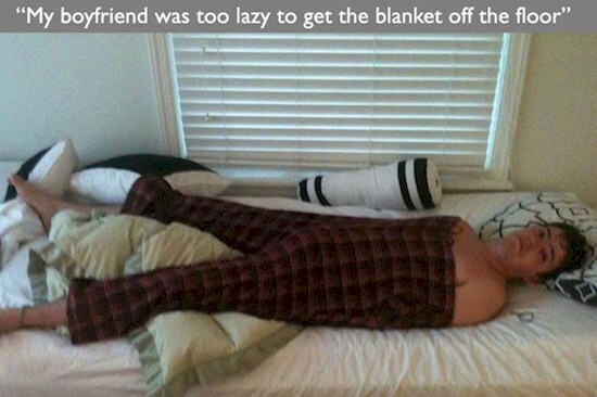 7. Слишком ленив, чтобы поднять одеяло с пола...